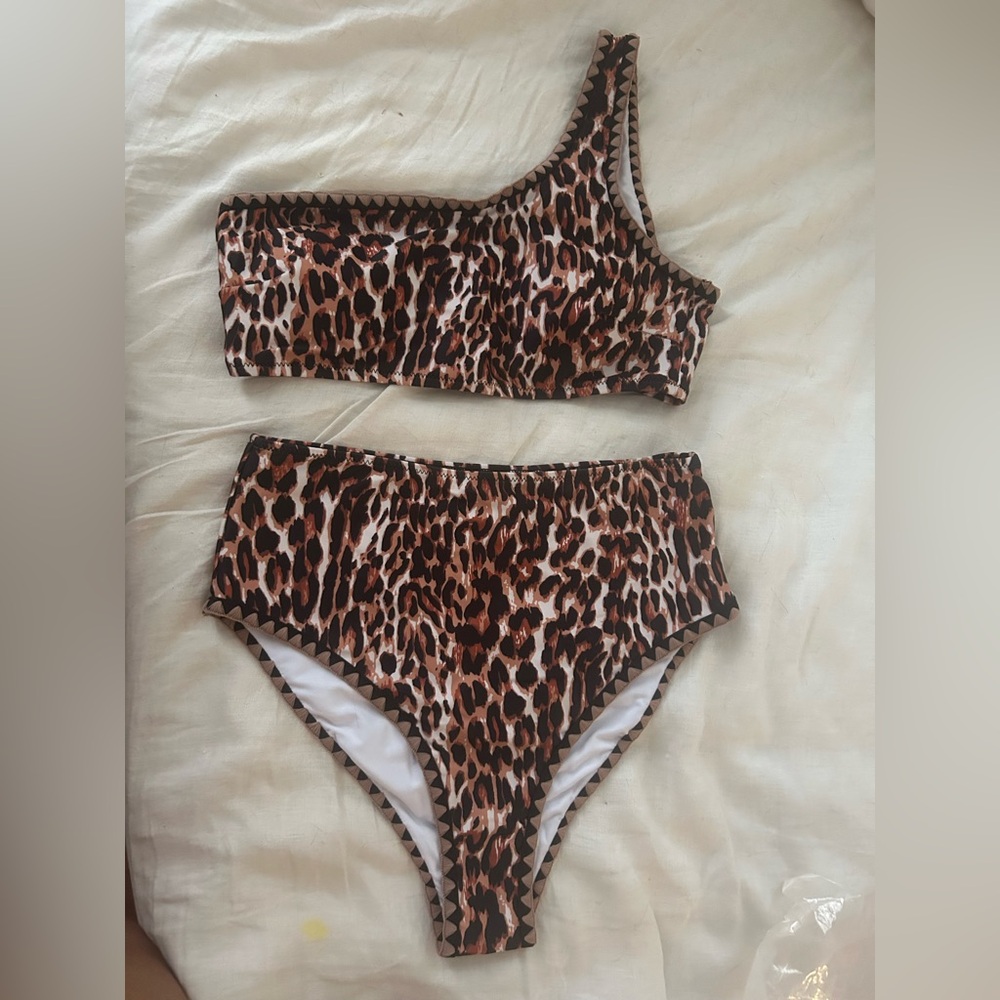 Leopard Print One-Shoulder Bikini
